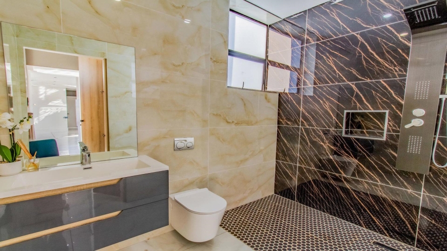6 Bedroom Property for Sale in The Islands Estates North West